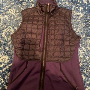 Size Medium Patagonia lightweight vest. Only worn 3 times.